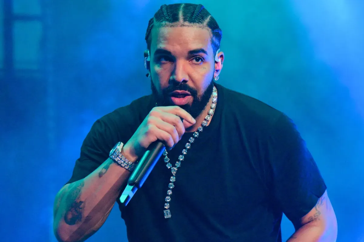 Drake Promises Fan He'll Pay Off Their Late Mother's House